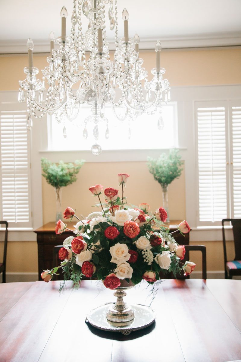 bouquet centerpiece with chandelier