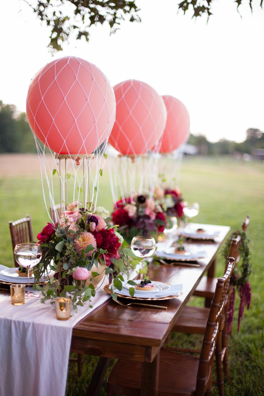 baloons-on-reception-table-chey-photography-sweet-meadow-95