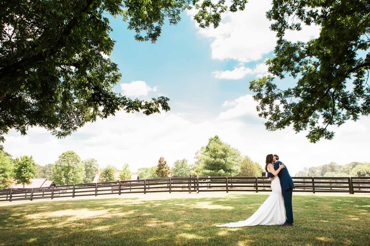 bride-and-groom-outdoor-vue-photography-25