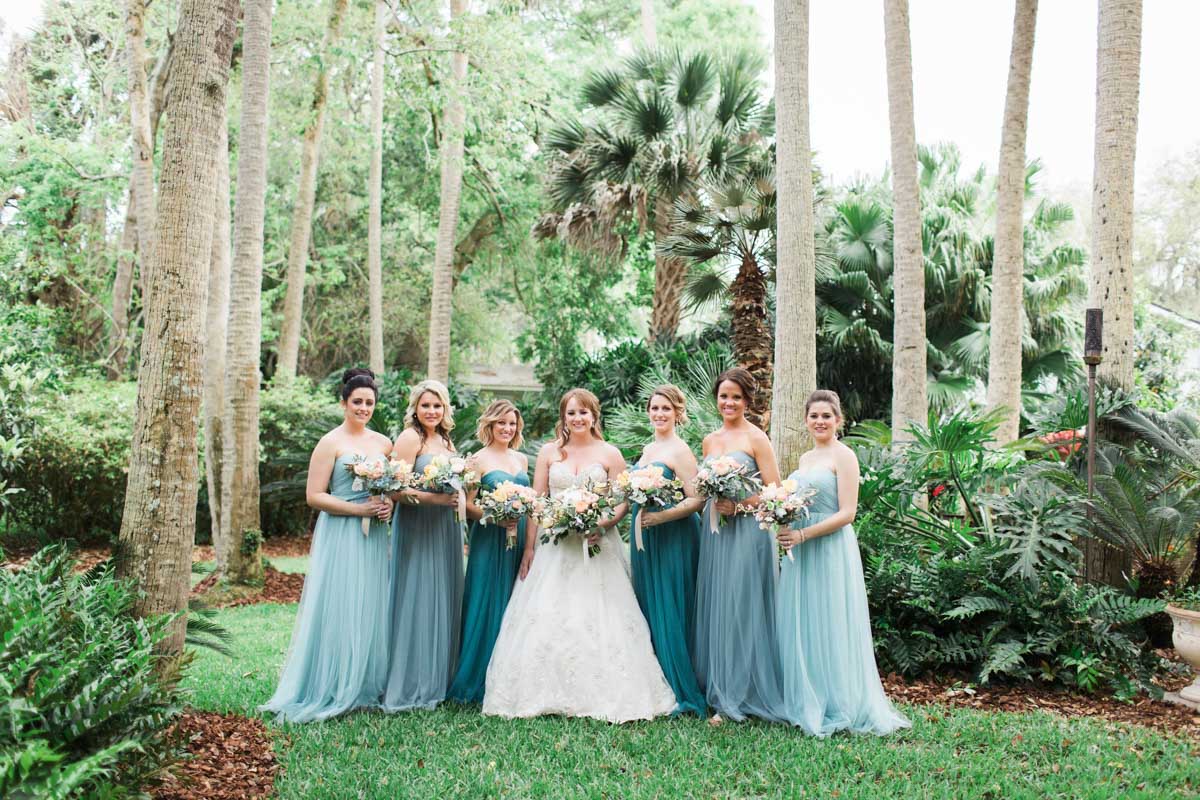 bridesmaids-blue-dresses-outdoor-brooke-images-16