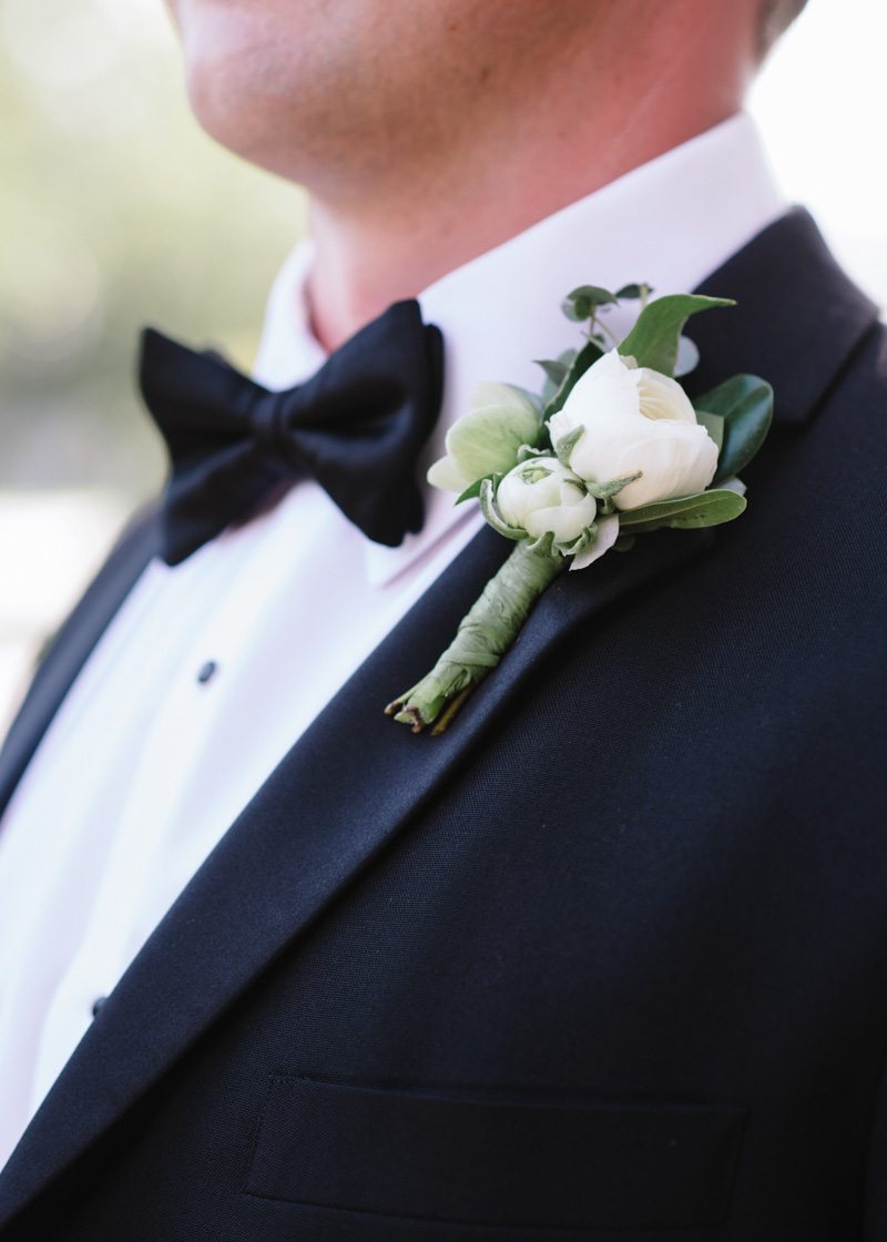 white-ranunclus-boutonniere-wedding-groom